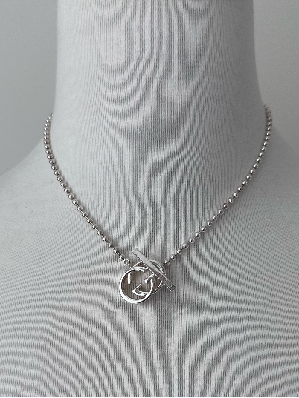 Gucci Silver Interlocking GG Pendant Beaded Necklace with Pink-Accented Pouch - Picture 2 of 8